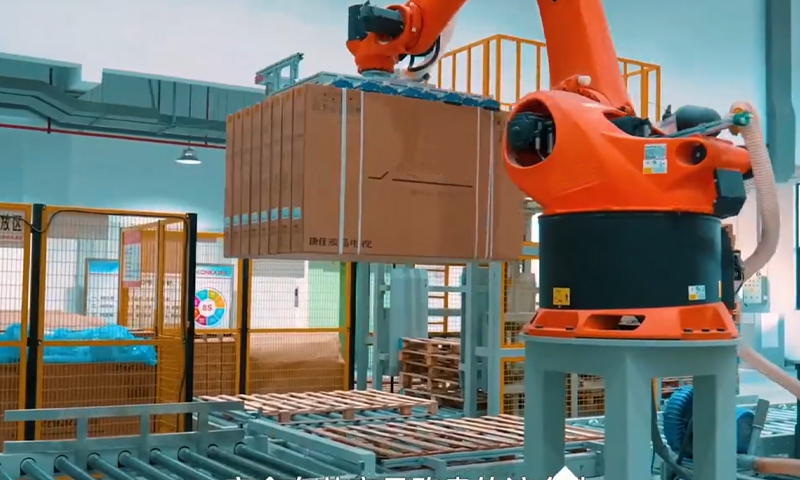 652bc2c2a7387.jpg tv assembly line -11.jpg