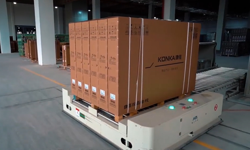 652bc2e7b0042.jpg tv assembly line -7.jpg